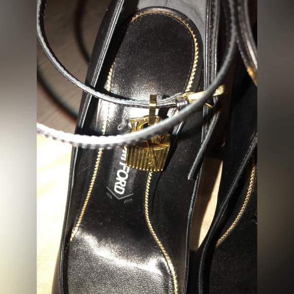 TOM FORD LOCK PUMP HEEL 9.5 - Picture 3 of 8